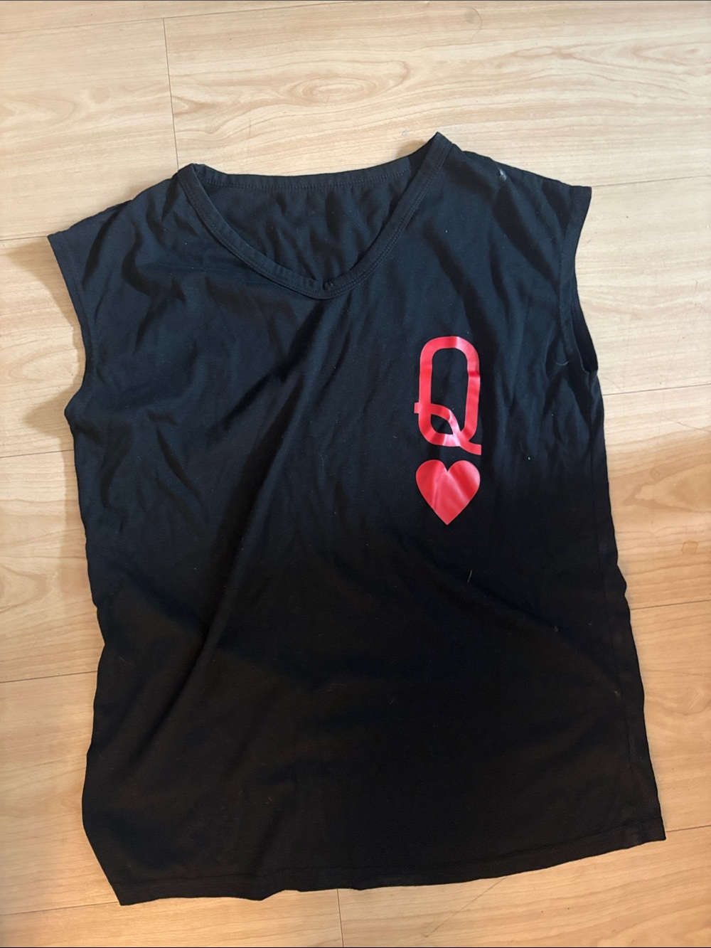 Black Graphic Queen Heart Sleeveless Top